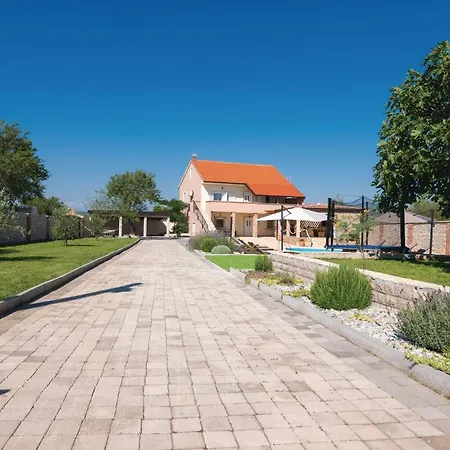 Сasa de vacaciones Five-bedroom In Gorica (Zadar)