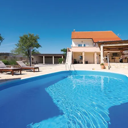 Casa de Férias Gorgeous In With Kitchen Gorica (Zadar)