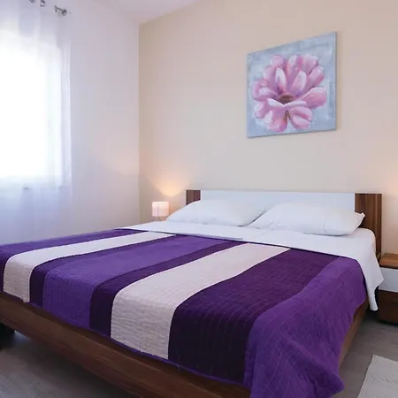 Hébergement de vacances Five-bedroom In *