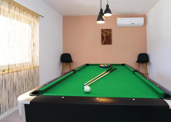 Сasa de vacaciones Five-bedroom In