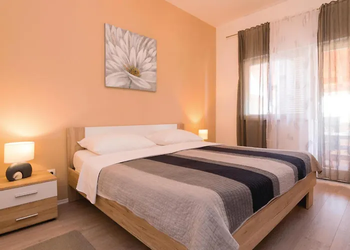 Five-bedroom In Nyaraló Gorica