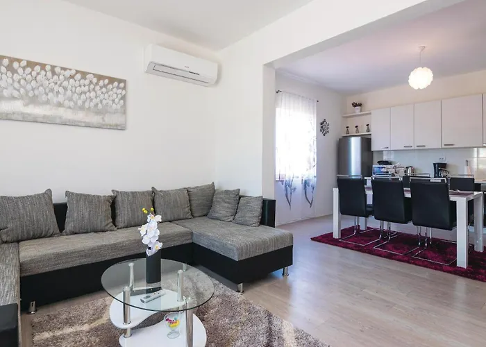 Five-bedroom In *