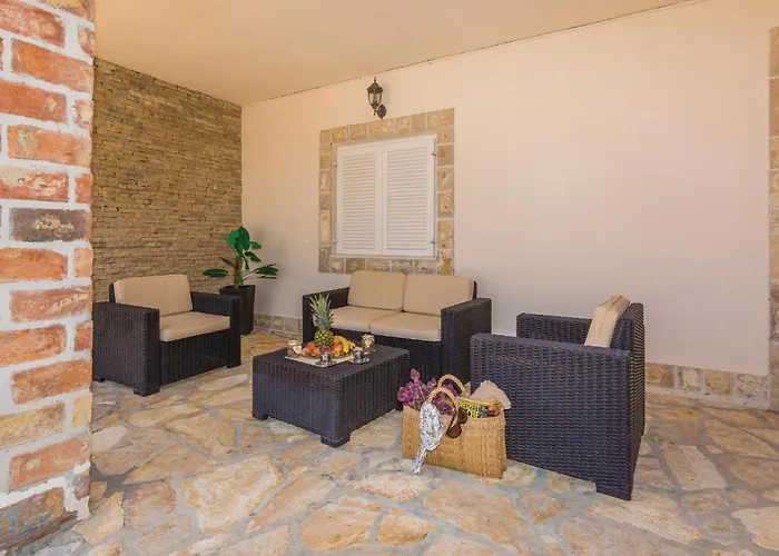 Сasa de vacaciones Five-bedroom In *