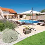 Сasa de vacaciones Five-bedroom In Gorica (Zadar)