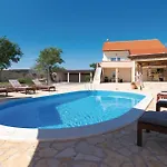 Сasa de vacaciones Five-bedroom In Gorica (Zadar)
