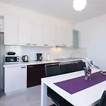 Сasa de vacaciones Five-bedroom In *