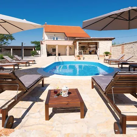 Casa vacanze Five-bedroom In *