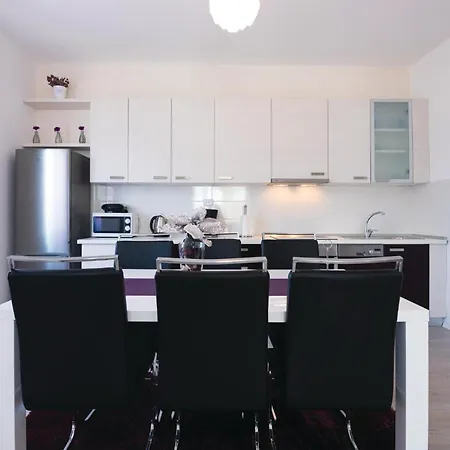 Five-bedroom In Casa vacanze *