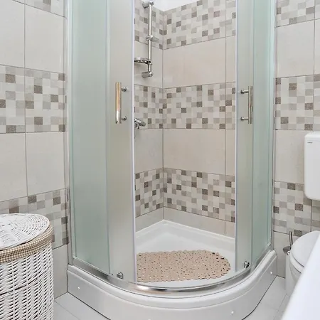 Five-bedroom In Casa vacanze