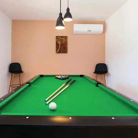 Five-bedroom In *