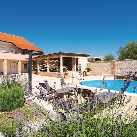 Dom wakacyjny Five-bedroom In *