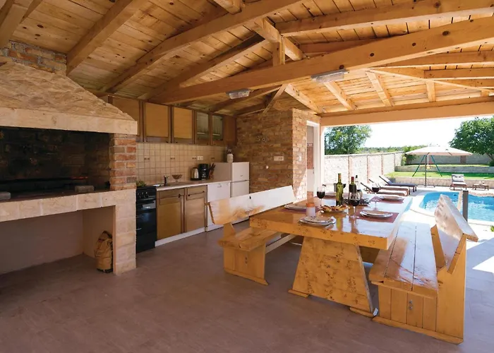 Five-bedroom In Vakantiehuis *