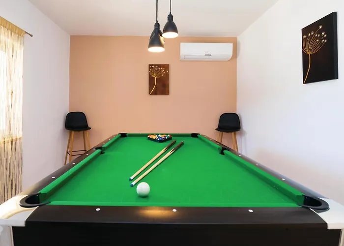 Five-bedroom In *