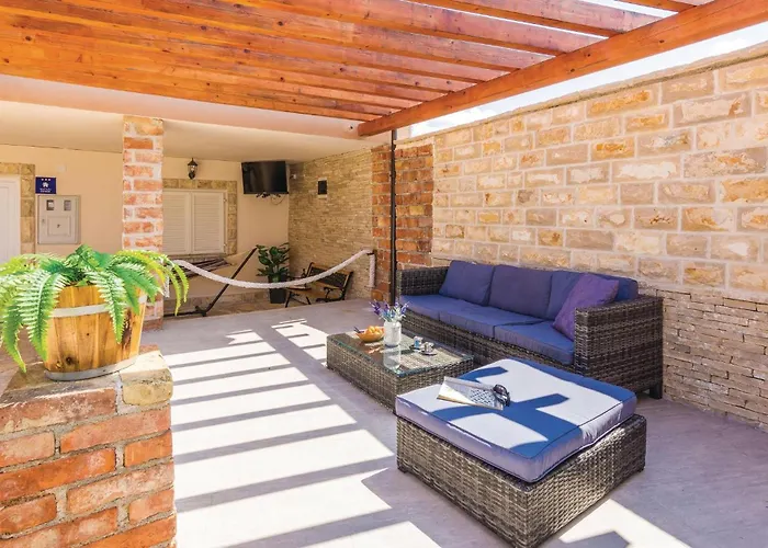 Five-bedroom In Vakantiehuis Gorica (Zadar)